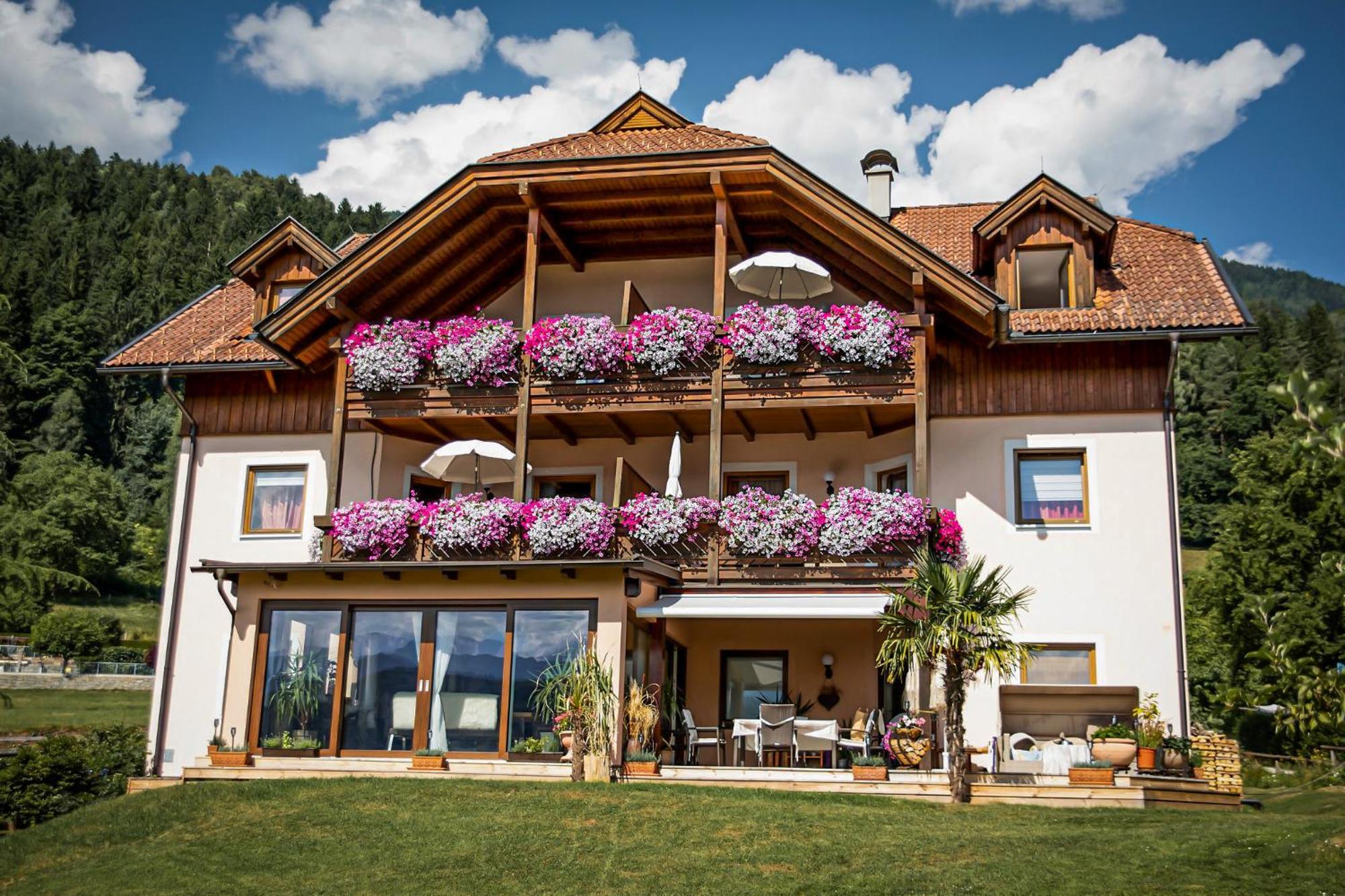 Ferienwohnungen Fischerhaus - Direkt Am See Millstatt Exterior photo