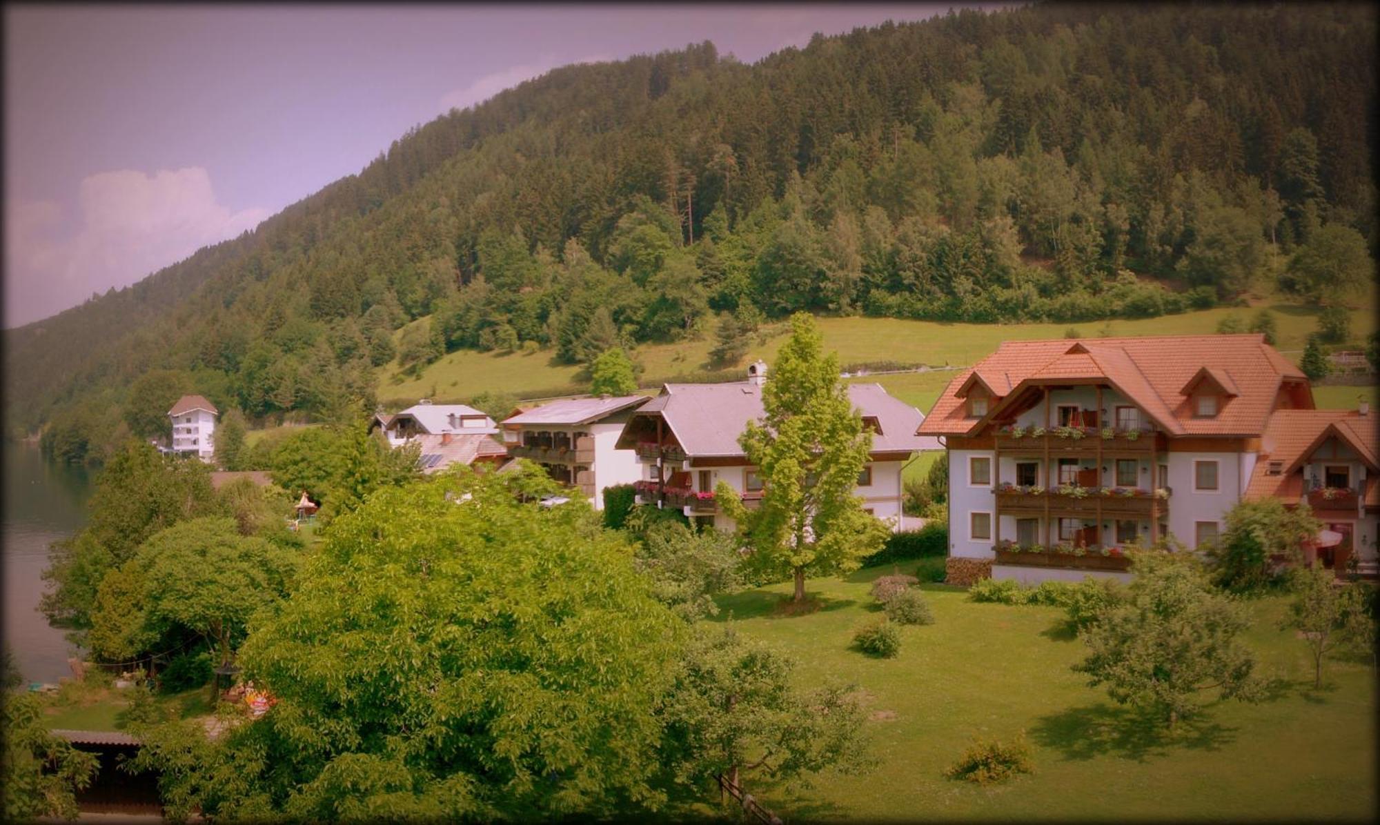 Ferienwohnungen Fischerhaus - Direkt Am See Millstatt Exterior photo